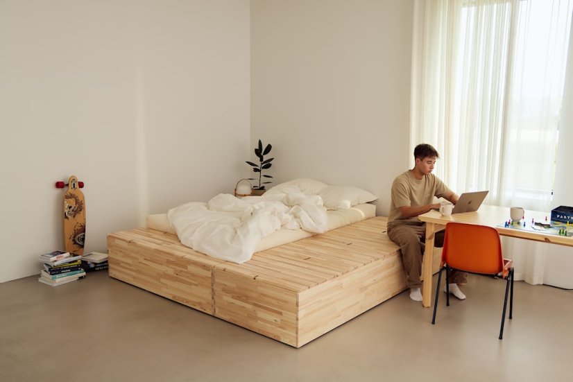 BASEMENT BED natural pine (posteľ z borovice) - rozmer: 226x242x41 cm, farba: natural (lak)