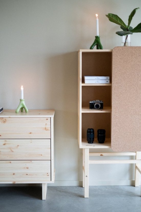 SLIDE CABINET W. PINBOARD