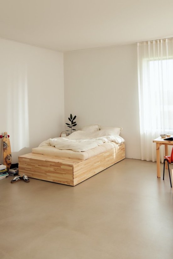BASEMENT BED natural pine (posteľ z borovice) - rozmer: 226x242x41 cm, farba: natural (lak)