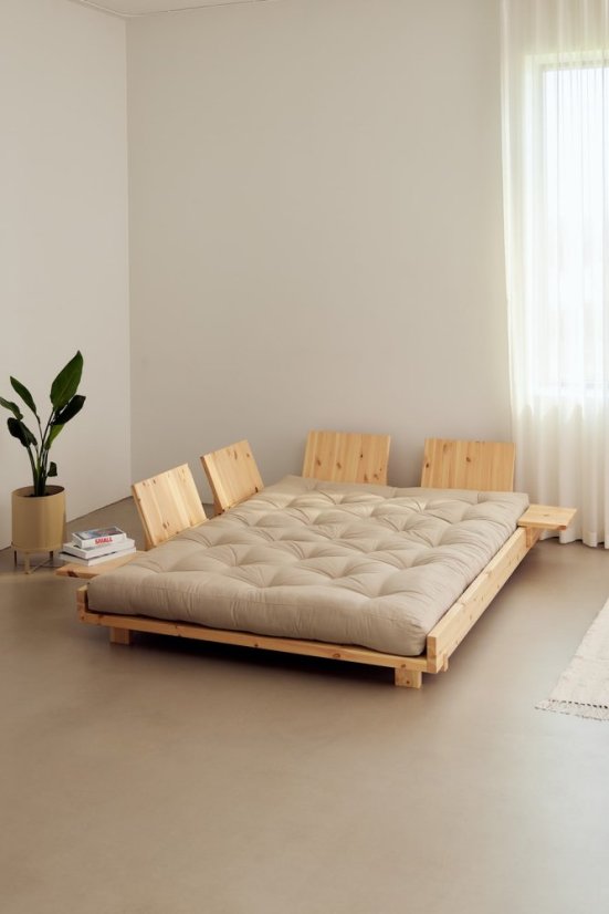 SOCIAL SOFA natural pine (pohovka z borovice) - rozmer: 140x200x15 cm + 2 opěrná čela a 2 boční stolíky, farba futonu: mocca 755, farba: natural (lak)