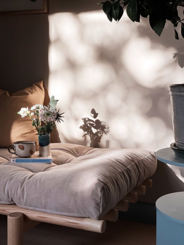 sofa NEXT daybed natural pine (pohovka z borovice) - Farba: karup natural, farba futonu: sorbet pink 516